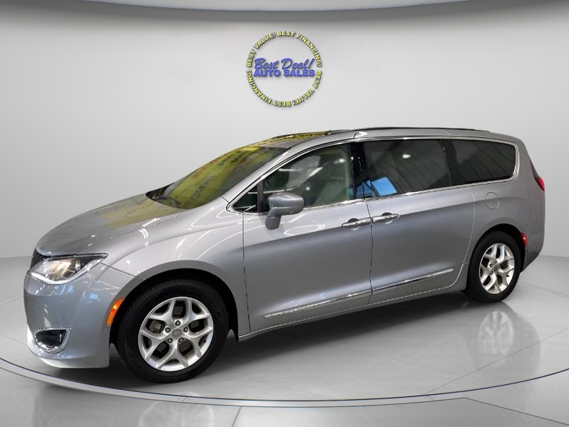 2018 Chrysler Pacifica Touring L Plus's photo