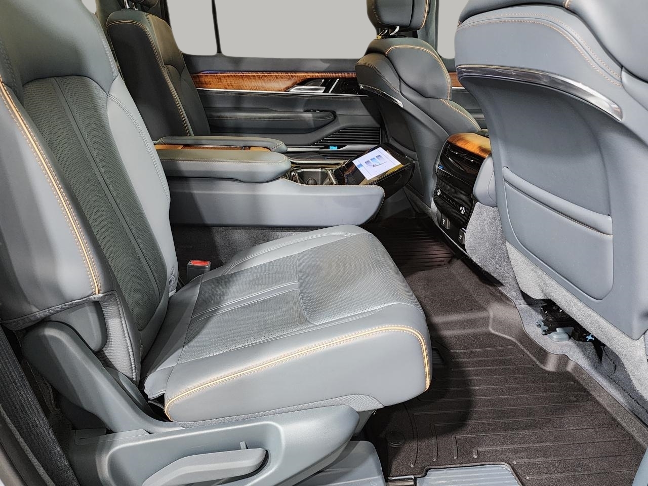 Jeep Grand Wagoneer  2022