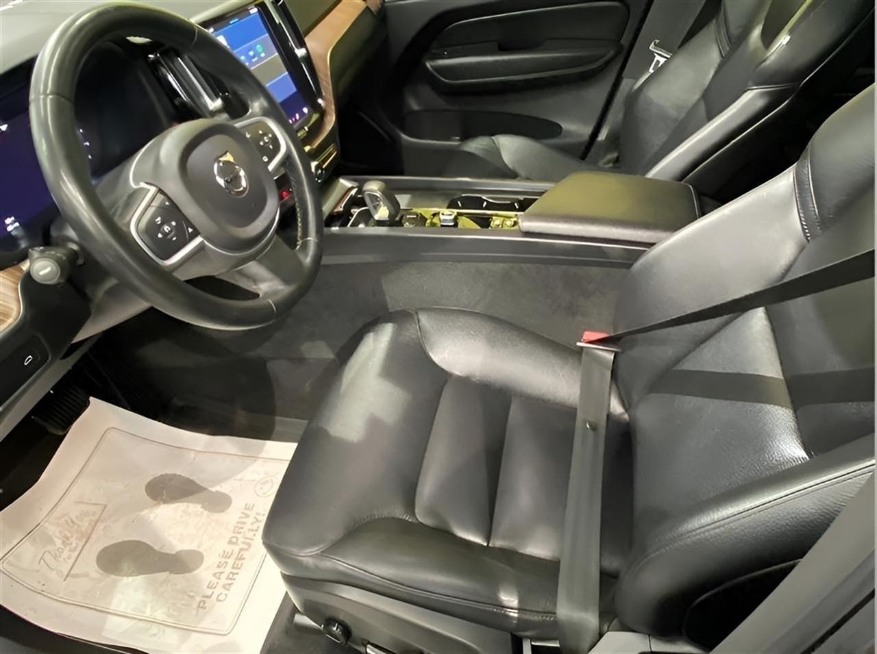 Volvo XC60 T8 Momentum Hybrid AWD 2022