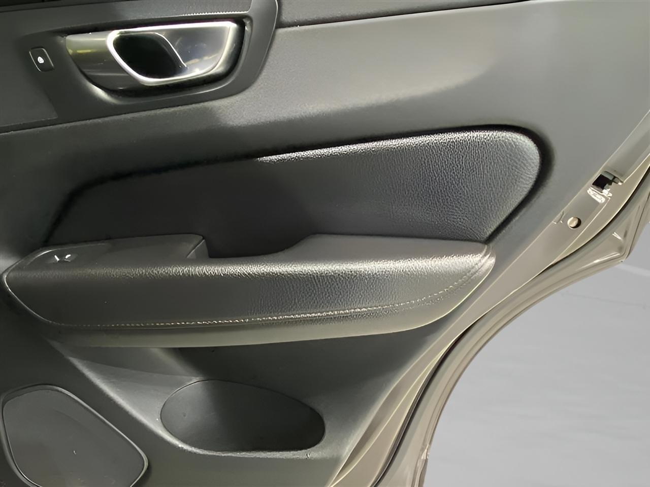 Volvo XC60 T8 Momentum Hybrid AWD 2022