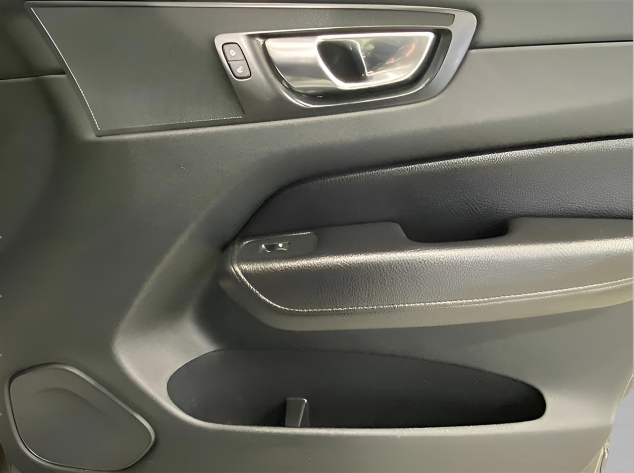 Volvo XC60 T8 Momentum Hybrid AWD 2022