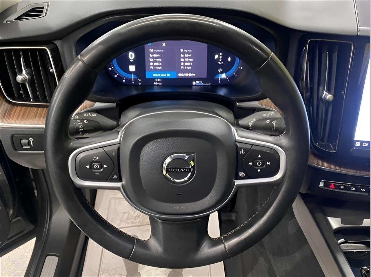 Volvo XC60 T8 Momentum Hybrid AWD 2022