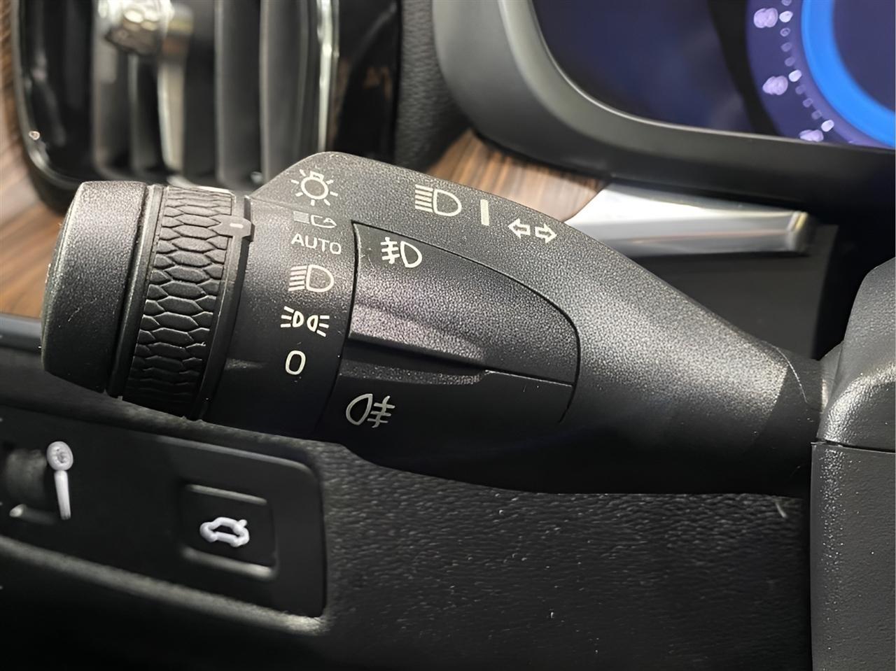 Volvo XC60 T8 Momentum Hybrid AWD 2022