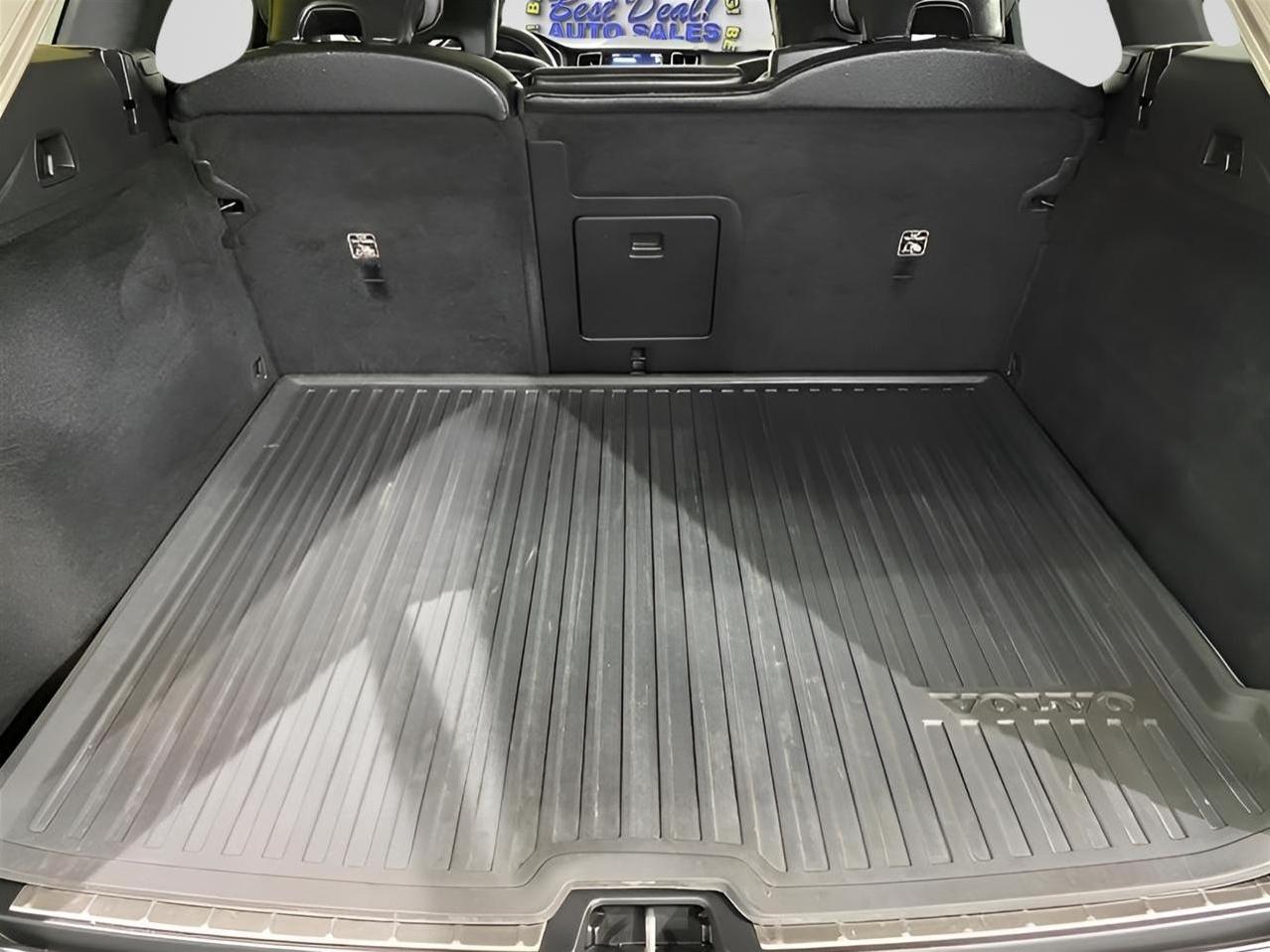 Volvo XC60 T8 Momentum Hybrid AWD 2022