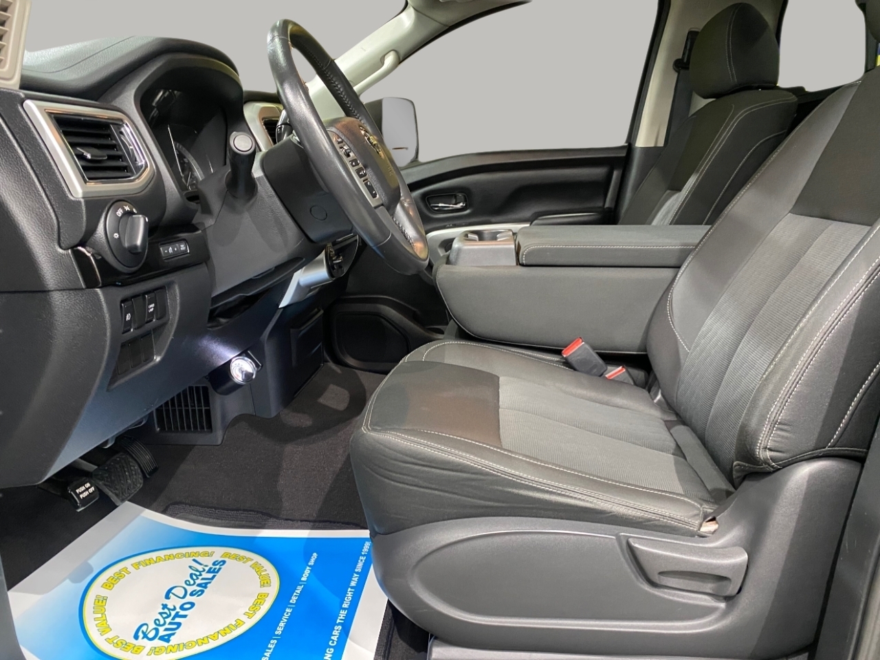 Nissan Titan SV 2017