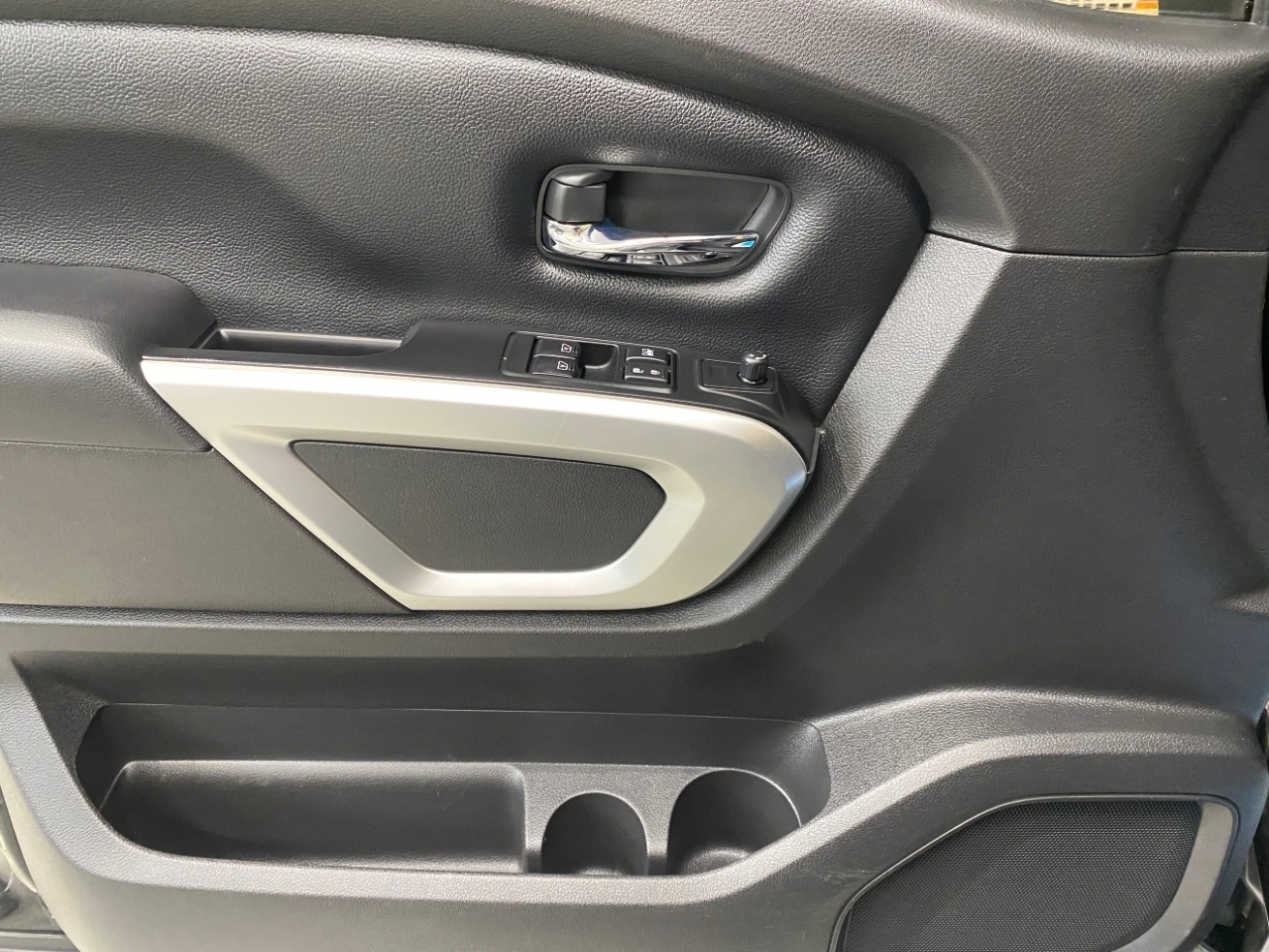 Nissan Titan SV 2017