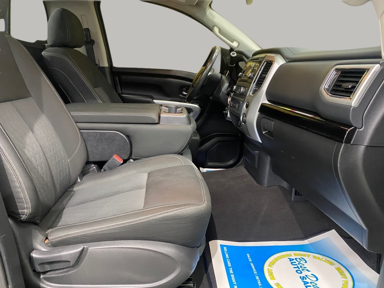 Nissan Titan SV 2017