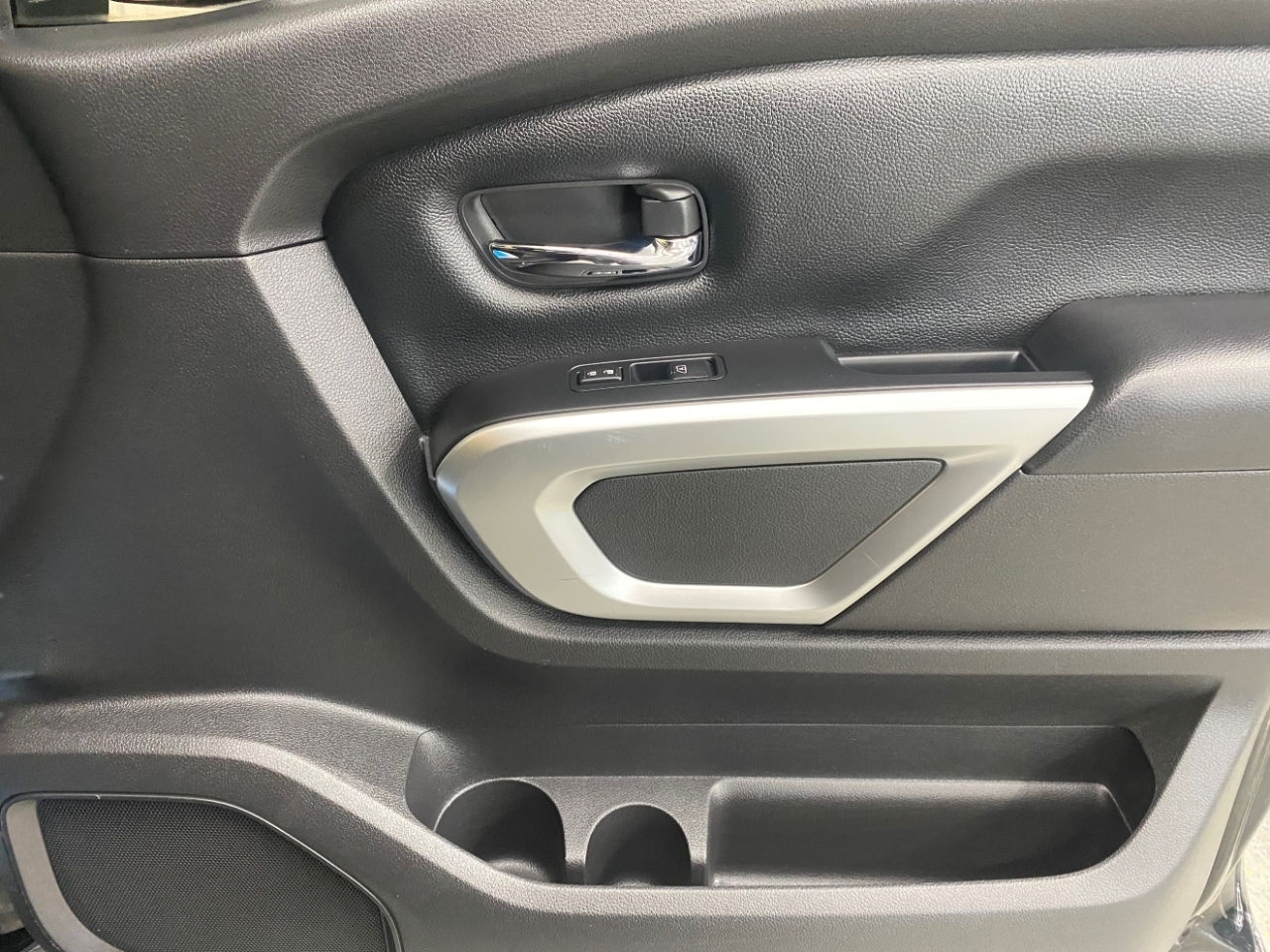 Nissan Titan SV 2017