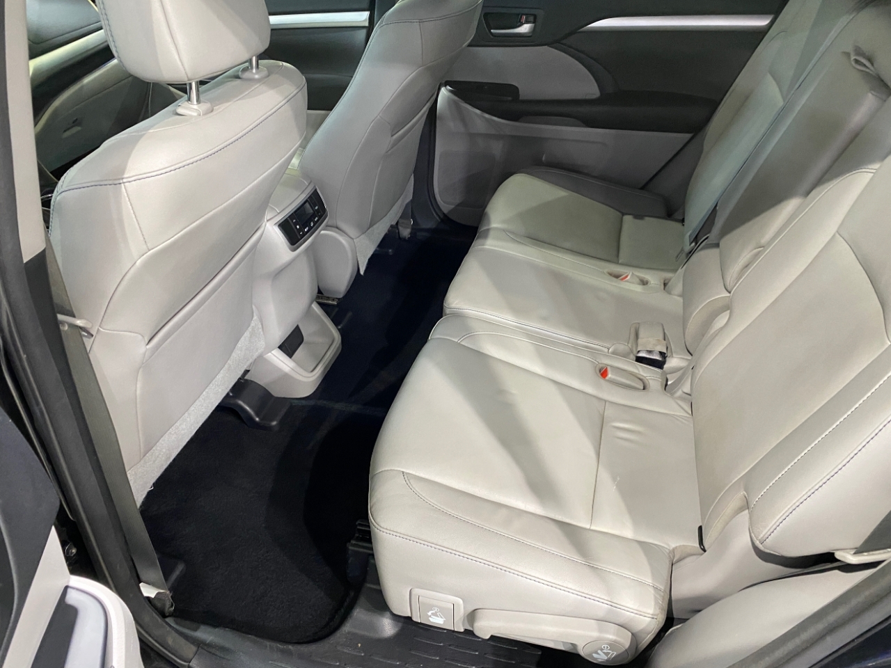 Toyota Highlander XLE AWD V6 2017