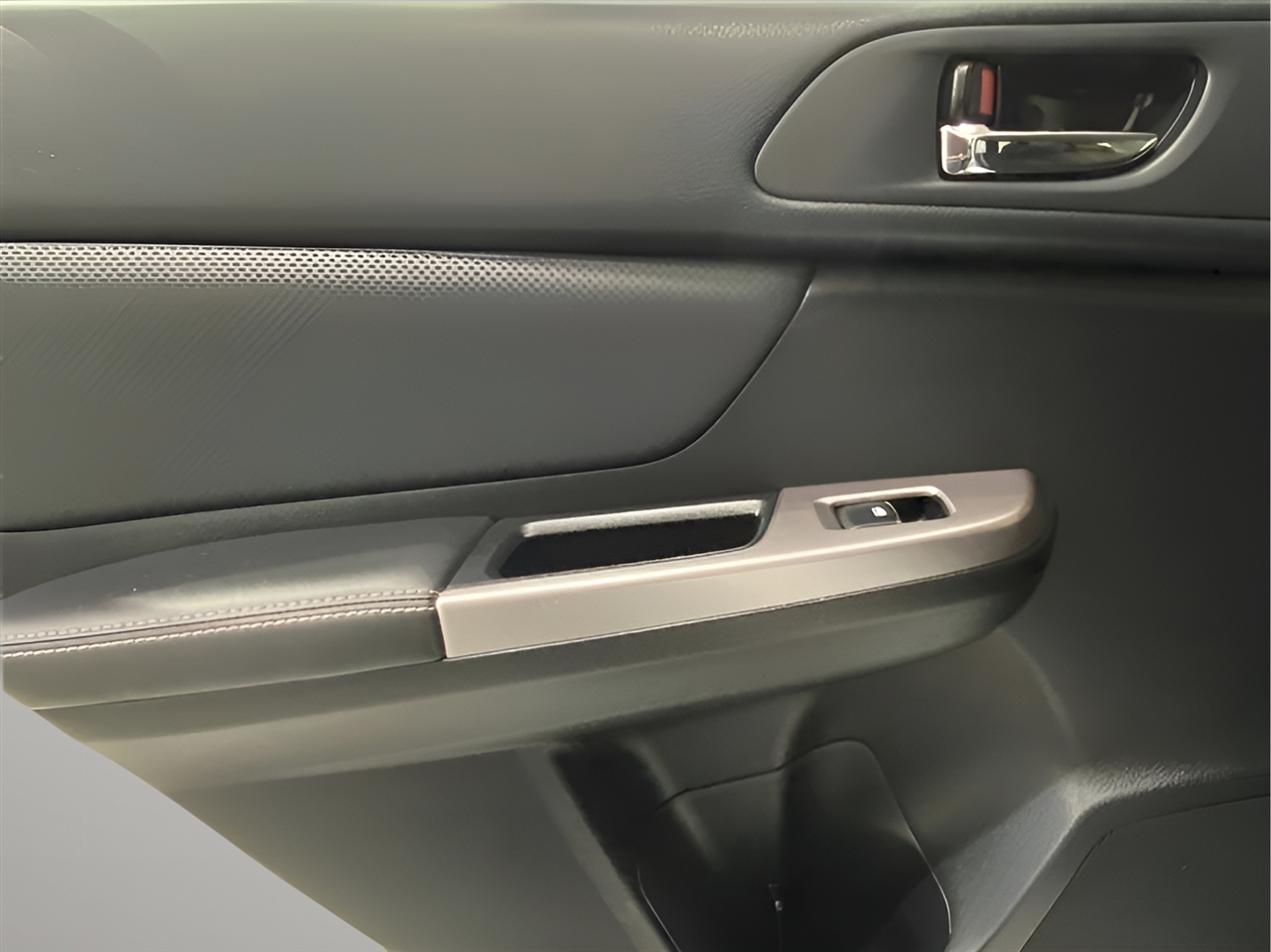 Subaru Impreza 2.0i Sport Limited PZEV 5-Door 2015