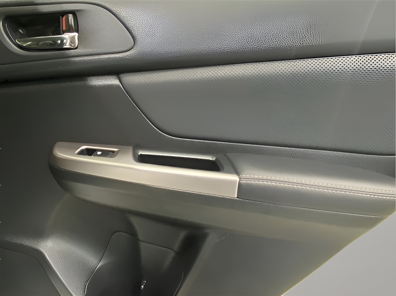 Subaru Impreza 2.0i Sport Limited PZEV 5-Door 2015