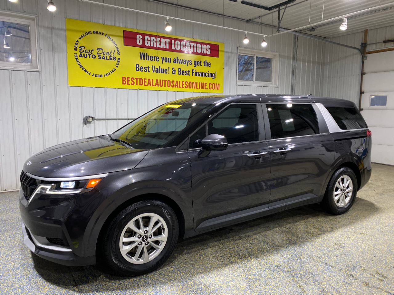 2023 Kia Carnival LX's photo