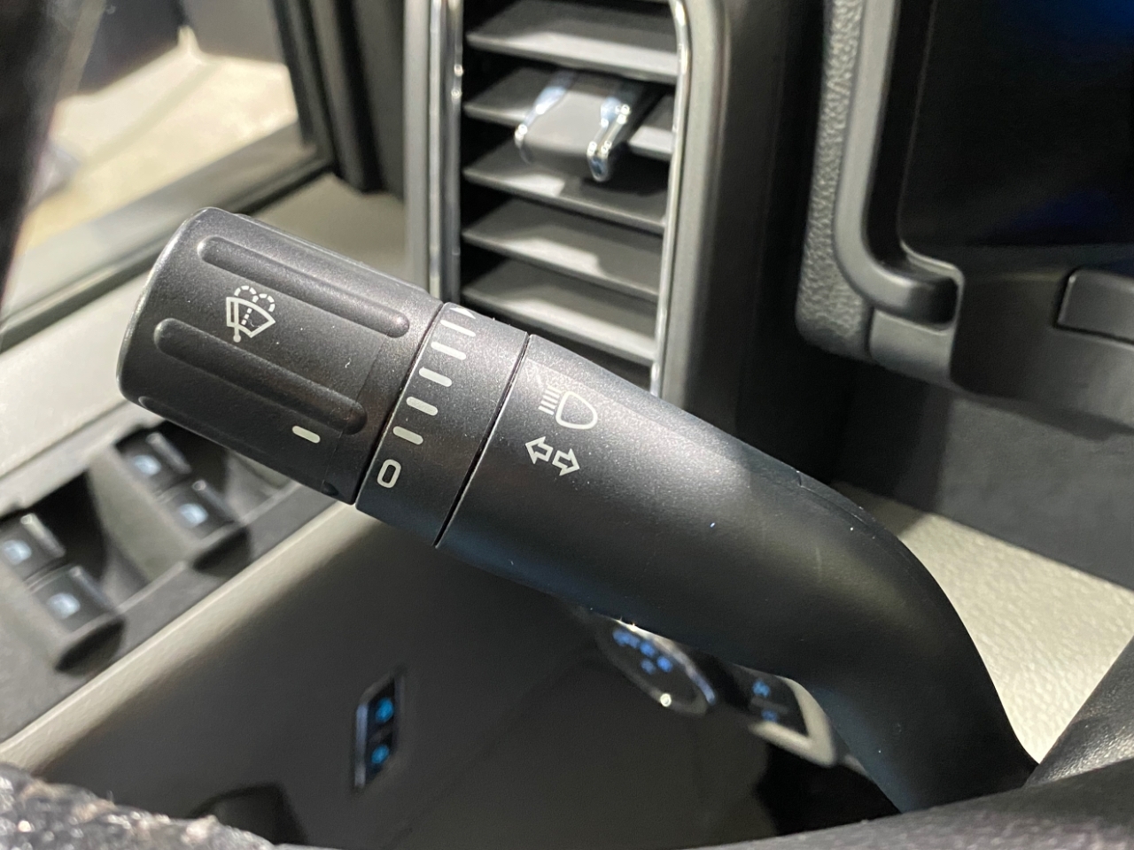 Ford F-150 XLT SuperCab 5.5-ft. Bed 4WD 2015