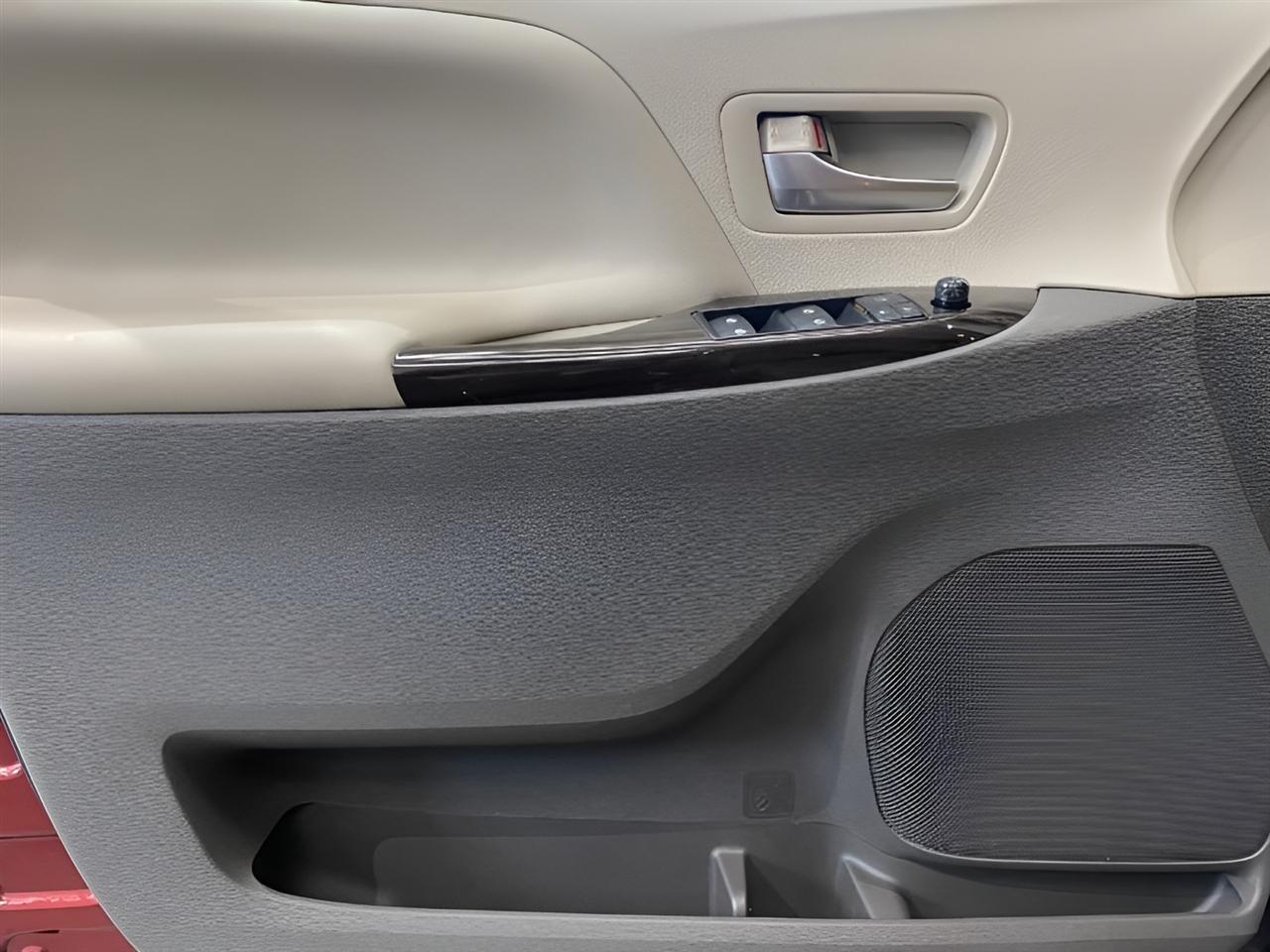 Toyota Sienna XLE 7-Passenger AWD 2019