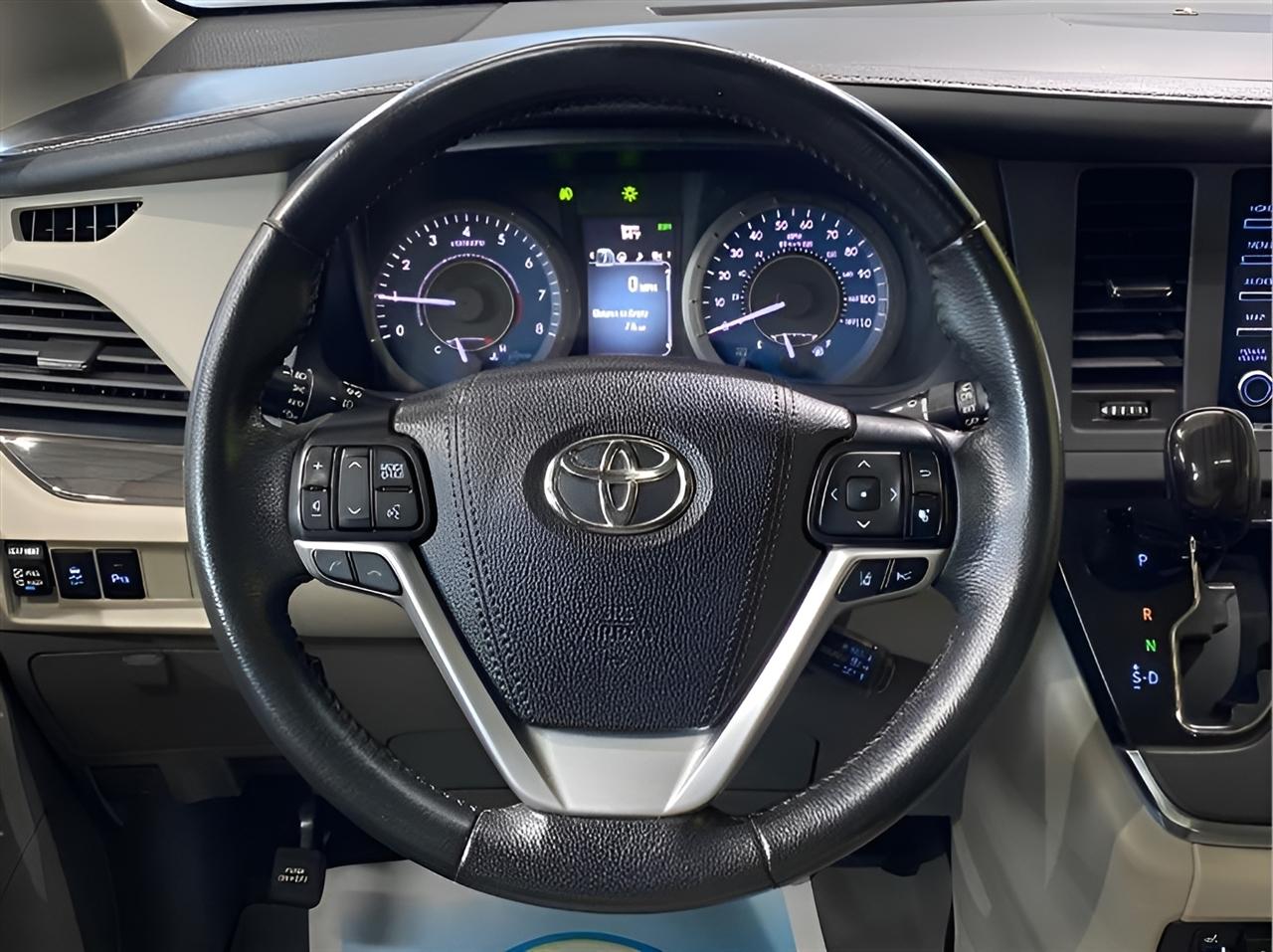 Toyota Sienna XLE 7-Passenger AWD 2019
