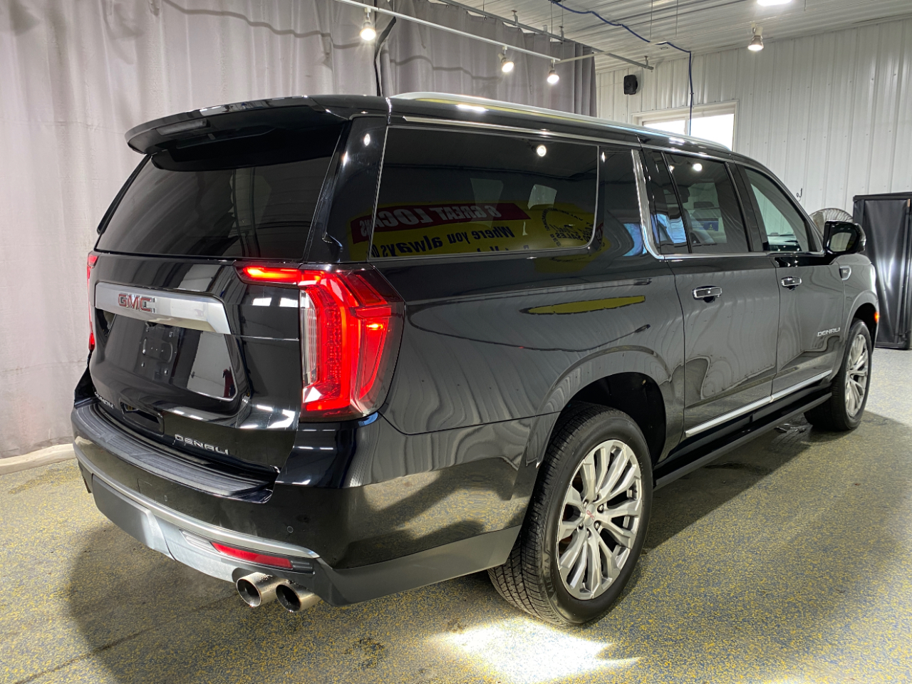 GMC Yukon XL Denali 4WD 2022
