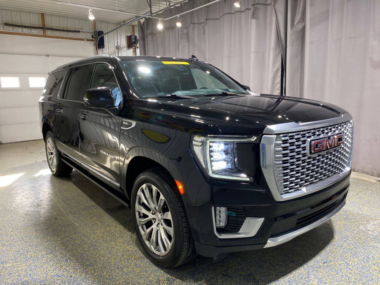 GMC Yukon XL Denali 4WD 2022