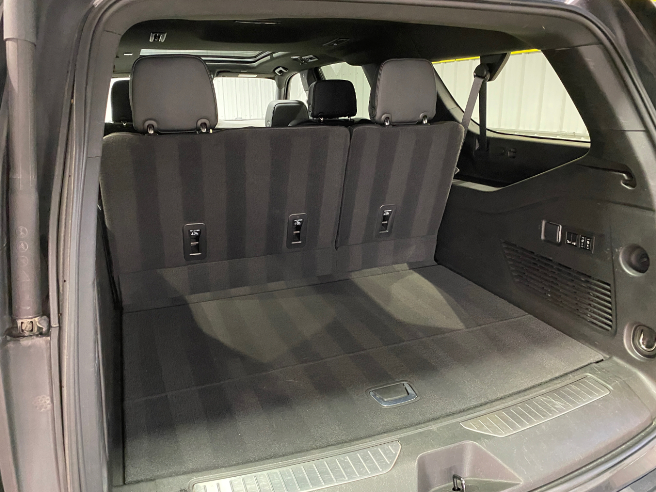 GMC Yukon XL Denali 4WD 2022