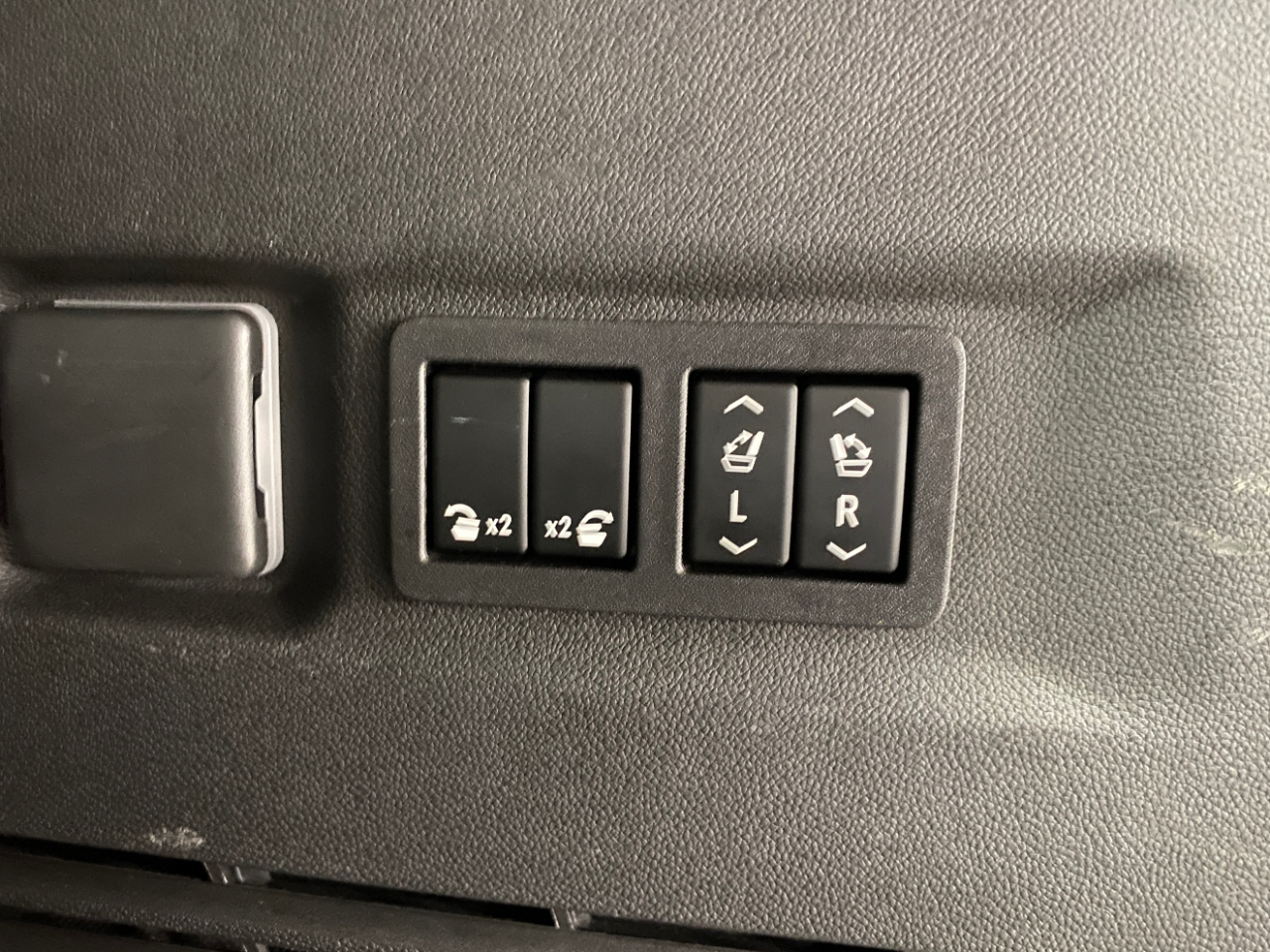 GMC Yukon XL Denali 4WD 2022