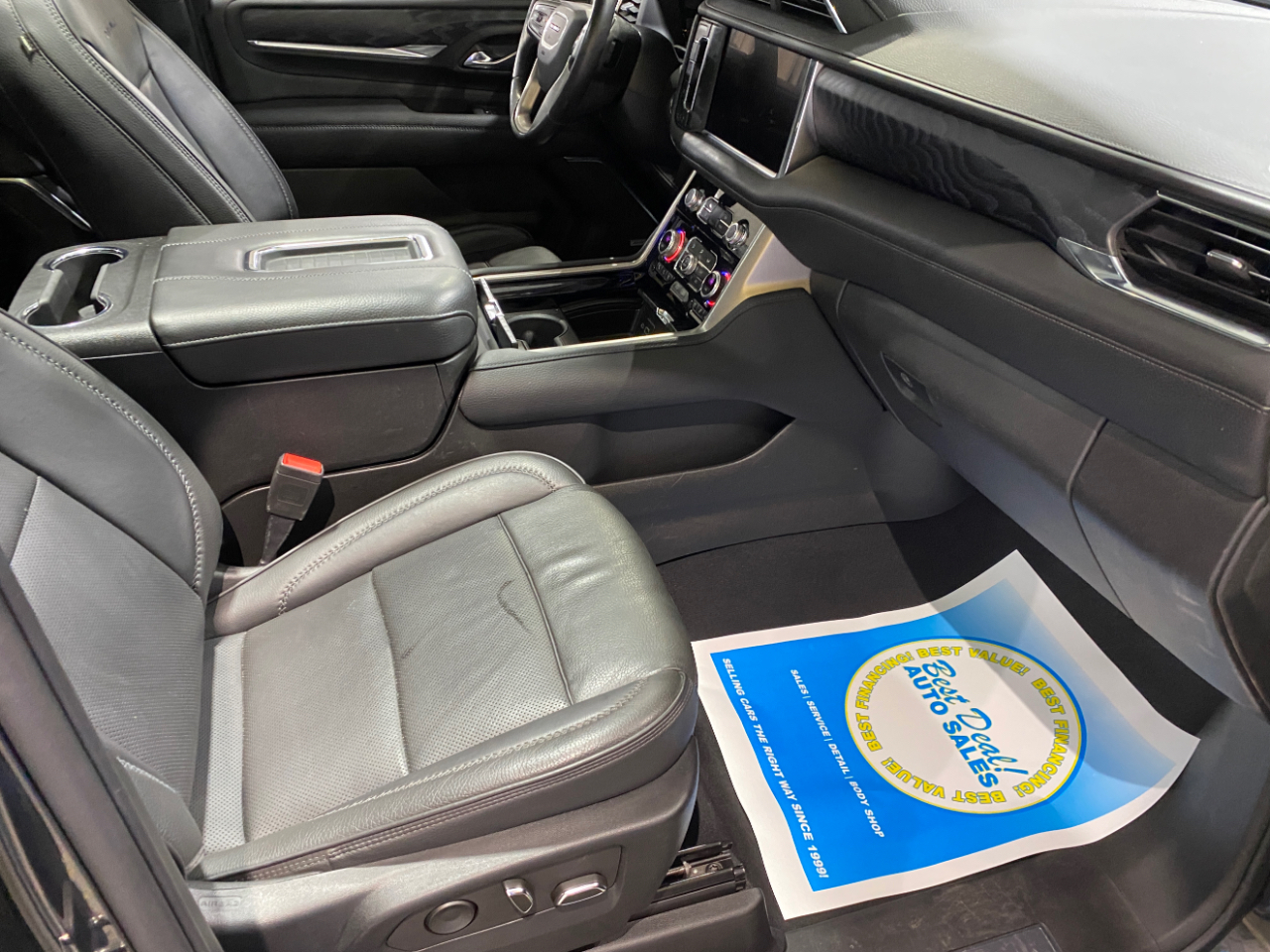 GMC Yukon XL Denali 4WD 2022