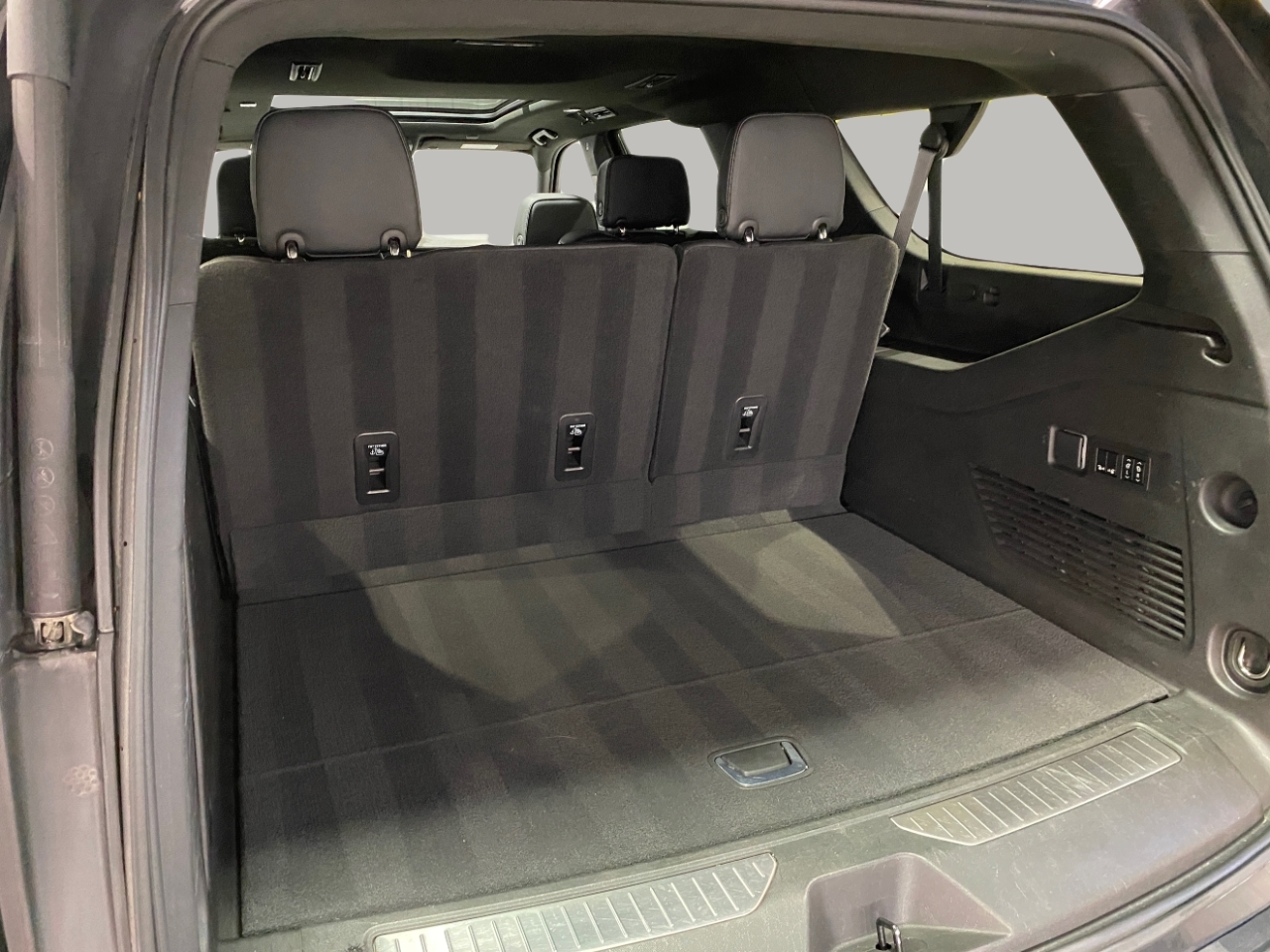 GMC Yukon XL Denali 4WD 2022