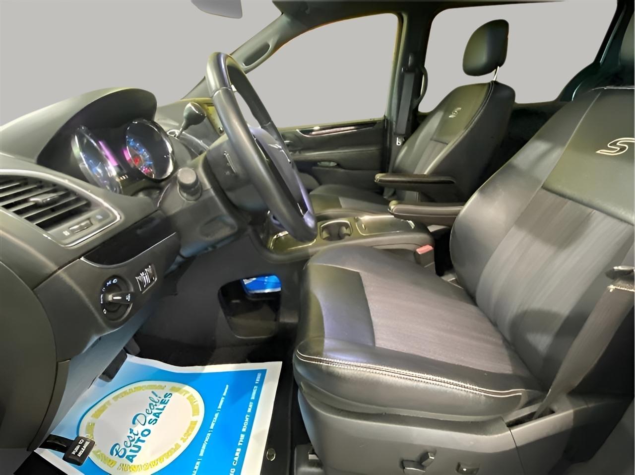 Chrysler Town & Country S 2015