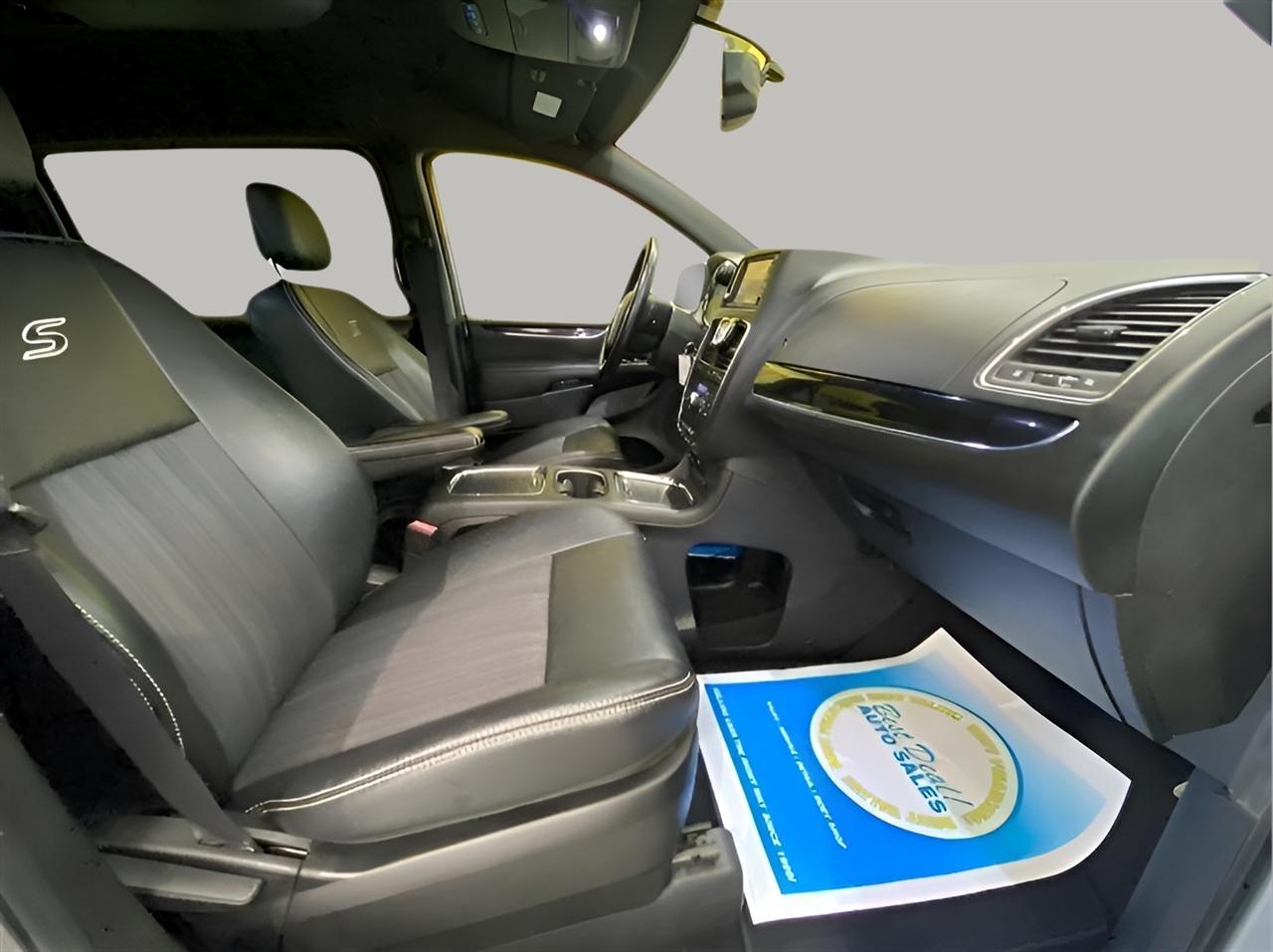 Chrysler Town & Country S 2015