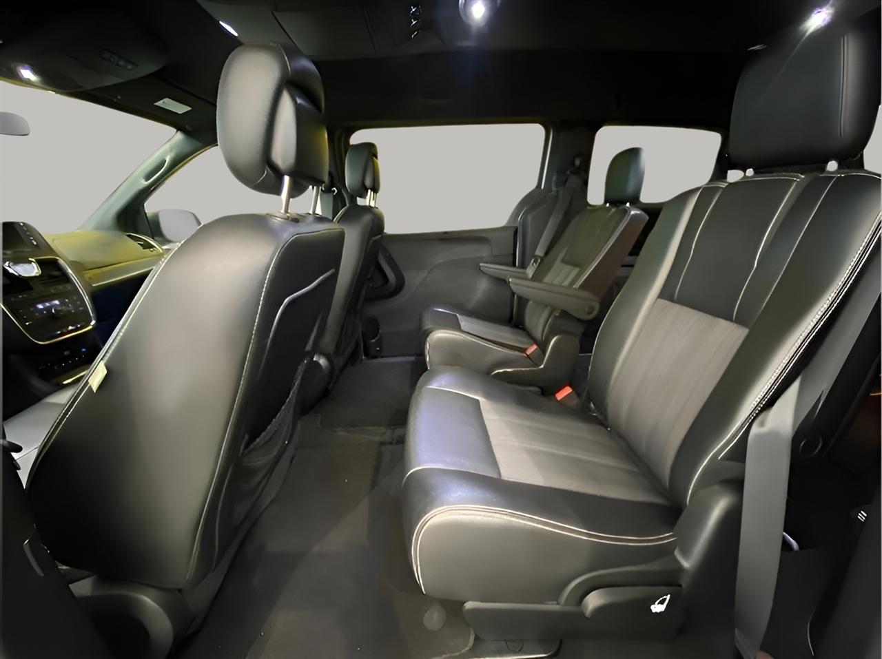 Chrysler Town & Country S 2015