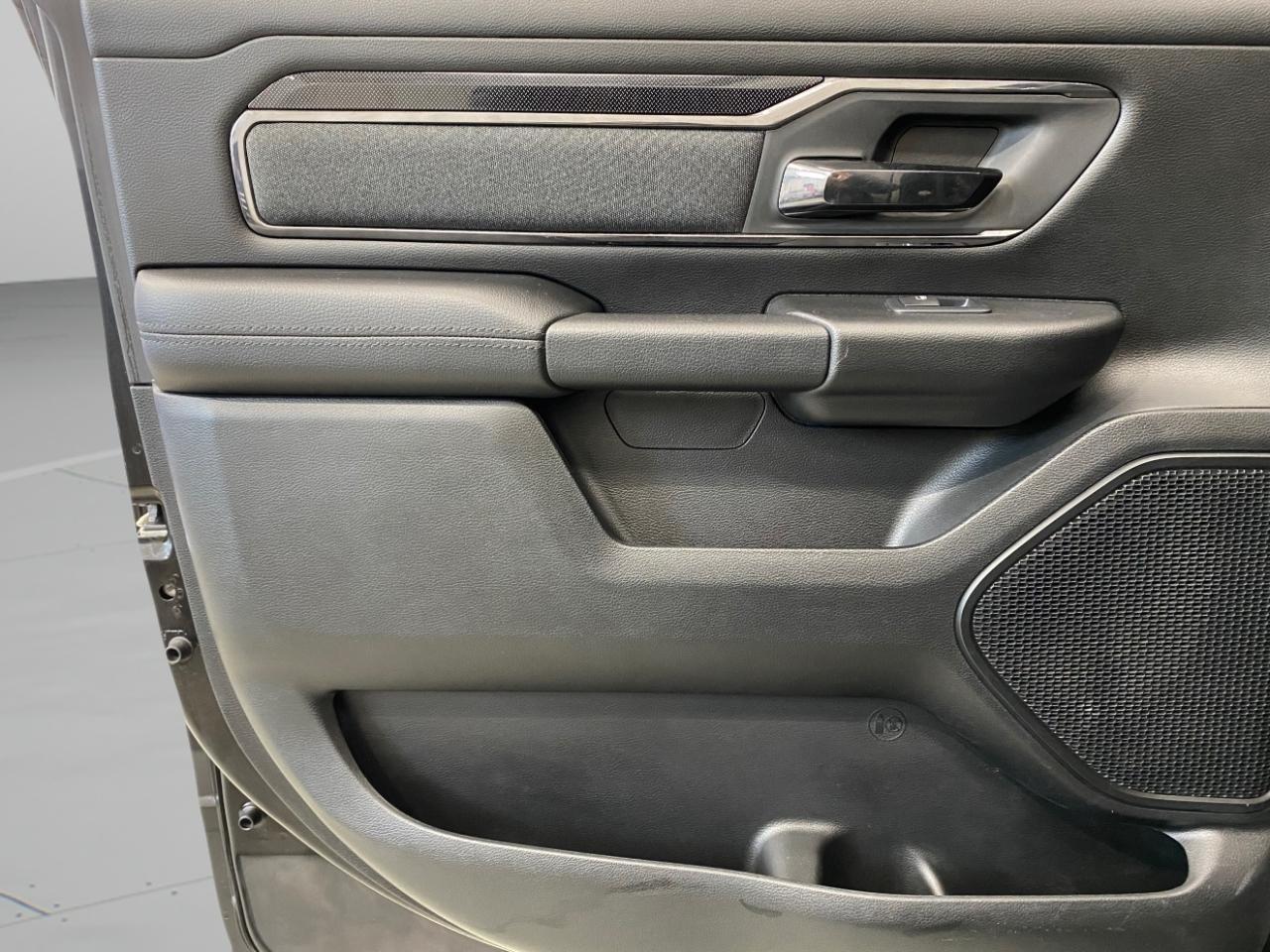 RAM 1500 Big Horn Crew Cab 4WD 2020