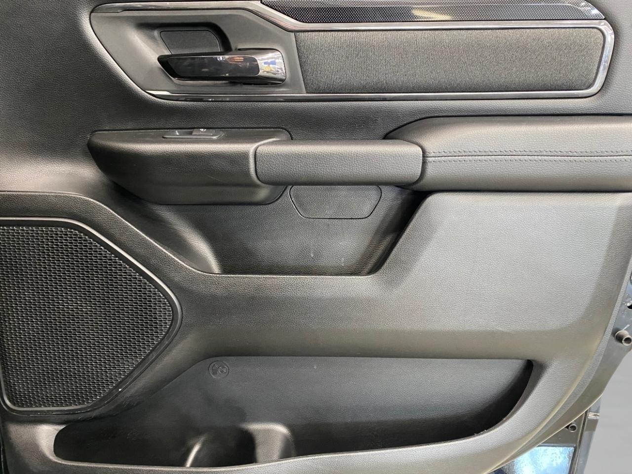 RAM 1500 Big Horn Crew Cab 4WD 2020