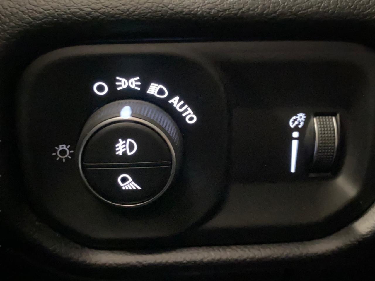 RAM 1500 Big Horn Crew Cab 4WD 2020