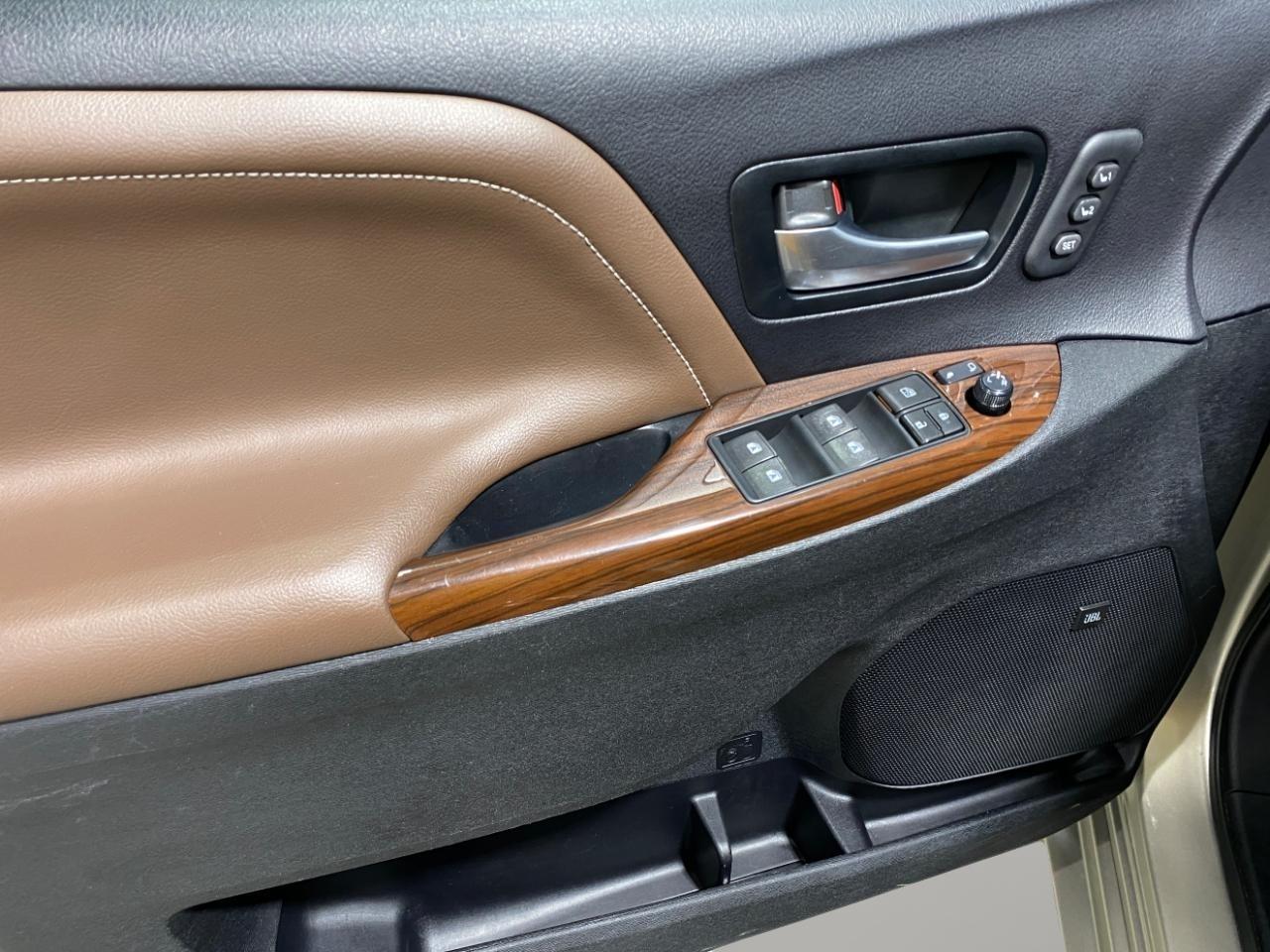 Toyota Sienna Limited AWD 7-Passenger V6 2015