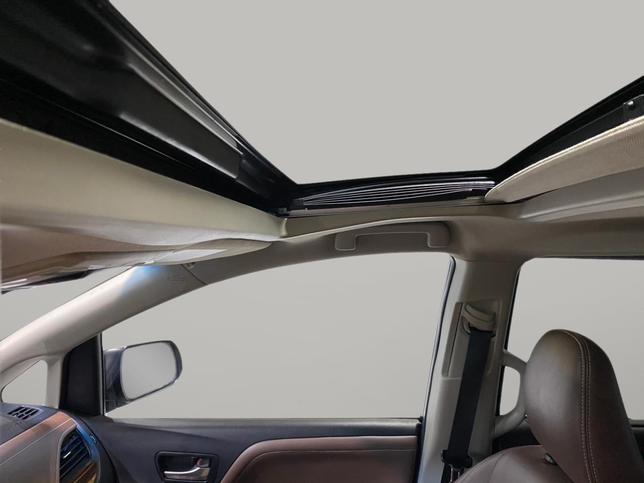 Toyota Sienna Limited AWD 7-Passenger V6 2015