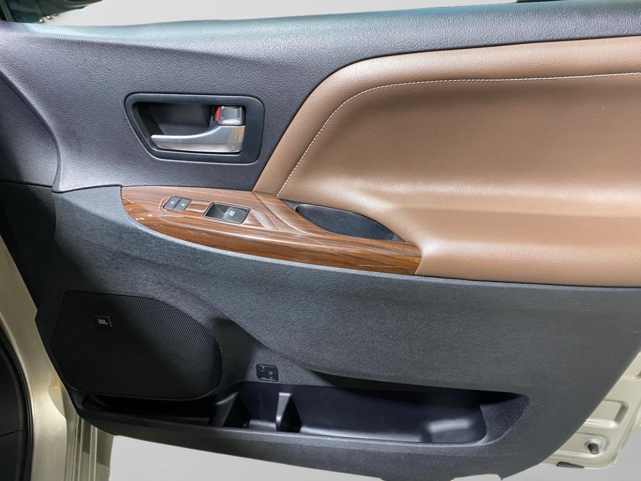 Toyota Sienna Limited AWD 7-Passenger V6 2015