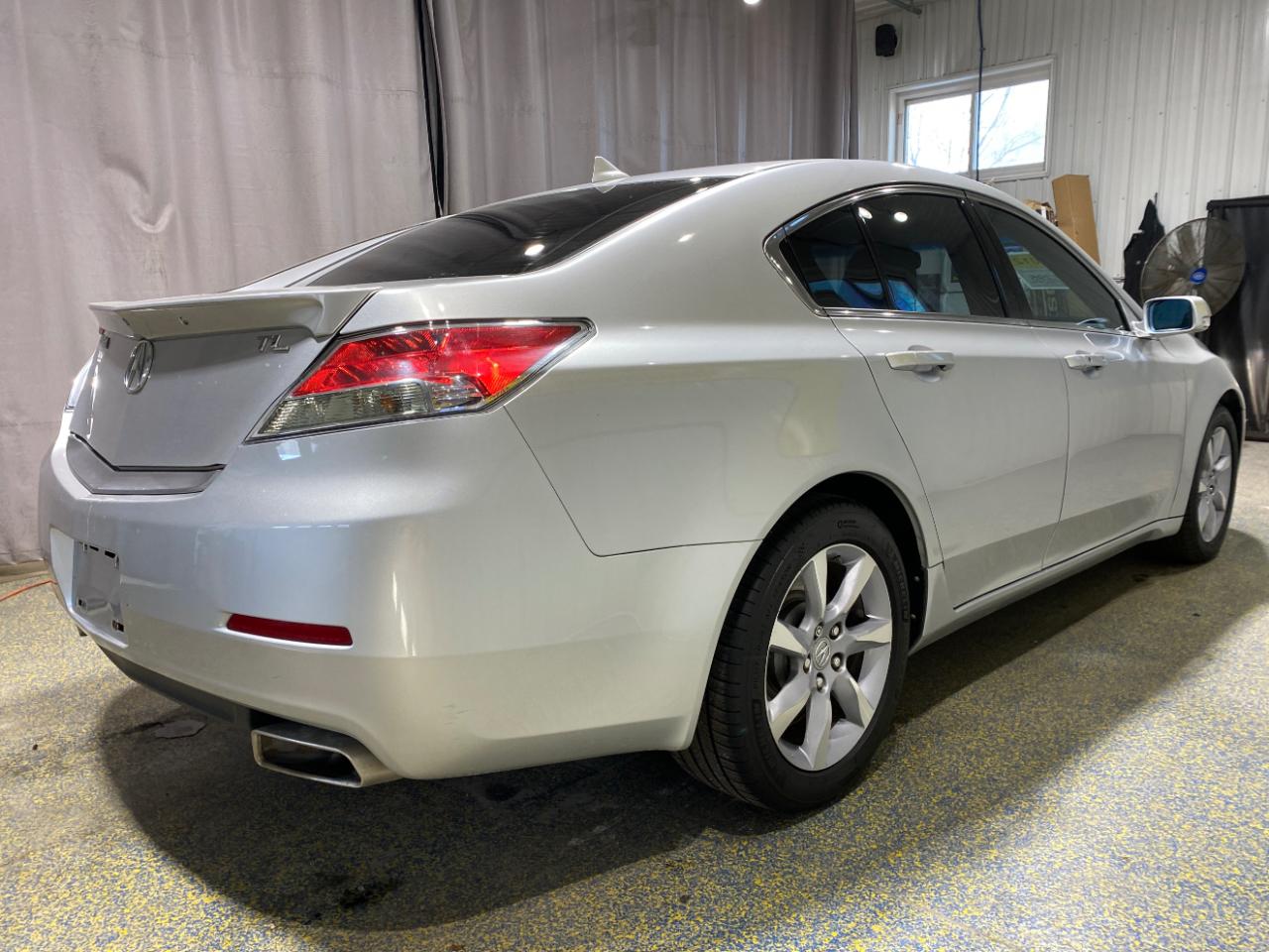 Acura TL 6-Speed AT with Tech Package and 18-In. WP 2012
