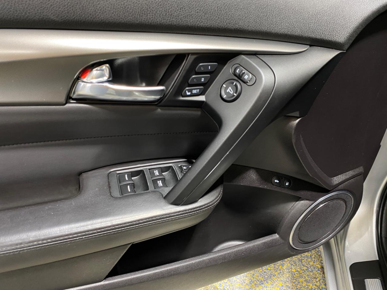 Acura TL 6-Speed AT with Tech Package and 18-In. WP 2012