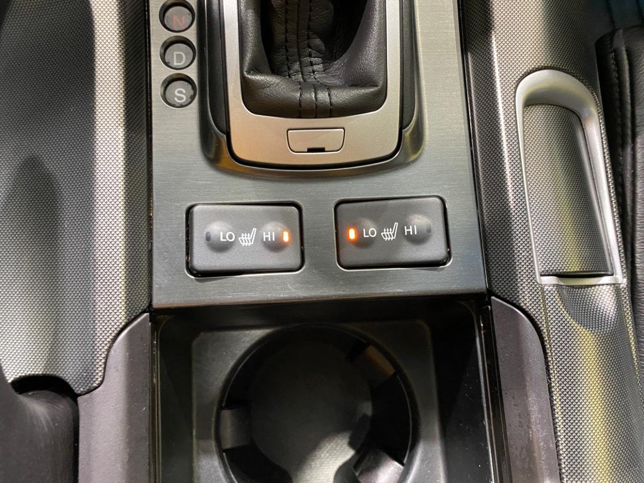 Acura TL 6-Speed AT with Tech Package and 18-In. WP 2012