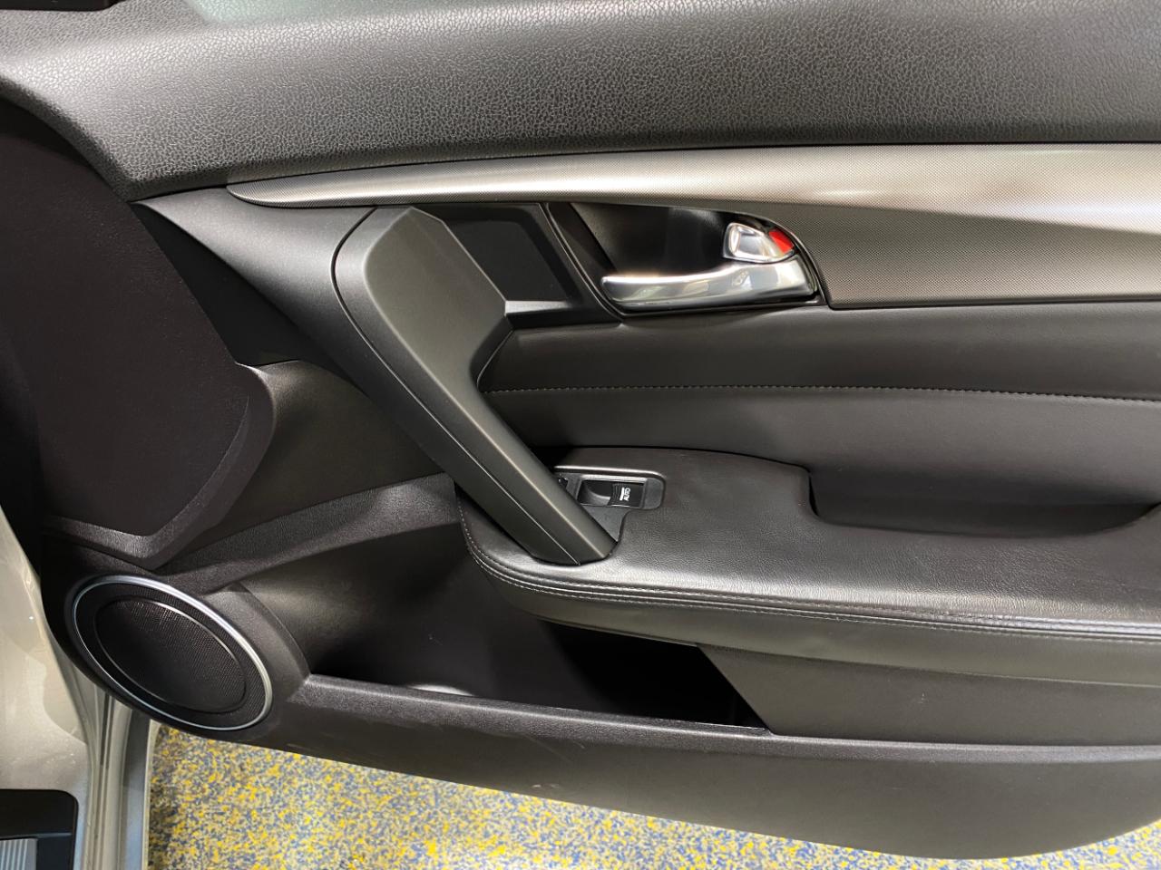 Acura TL 6-Speed AT with Tech Package and 18-In. WP 2012