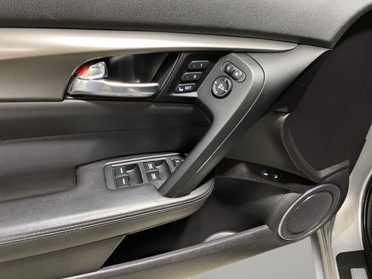 Acura TL 6-Speed AT with Tech Package and 18-In. WP 2012