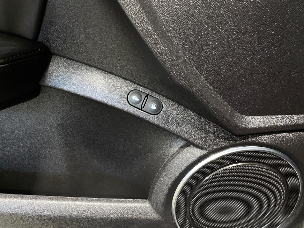 Acura TL 6-Speed AT with Tech Package and 18-In. WP 2012