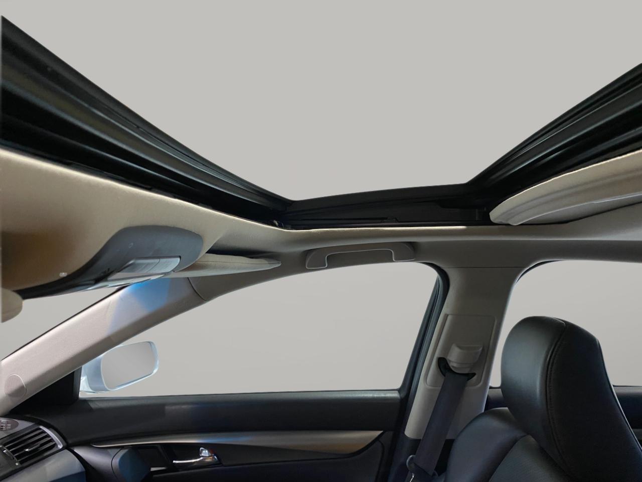 Acura TL 6-Speed AT with Tech Package and 18-In. WP 2012