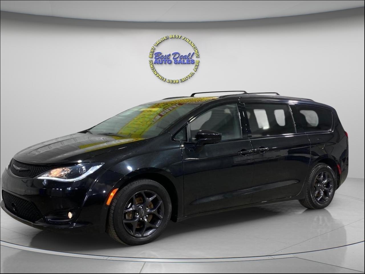 2019 Chrysler Pacifica Touring L's photo