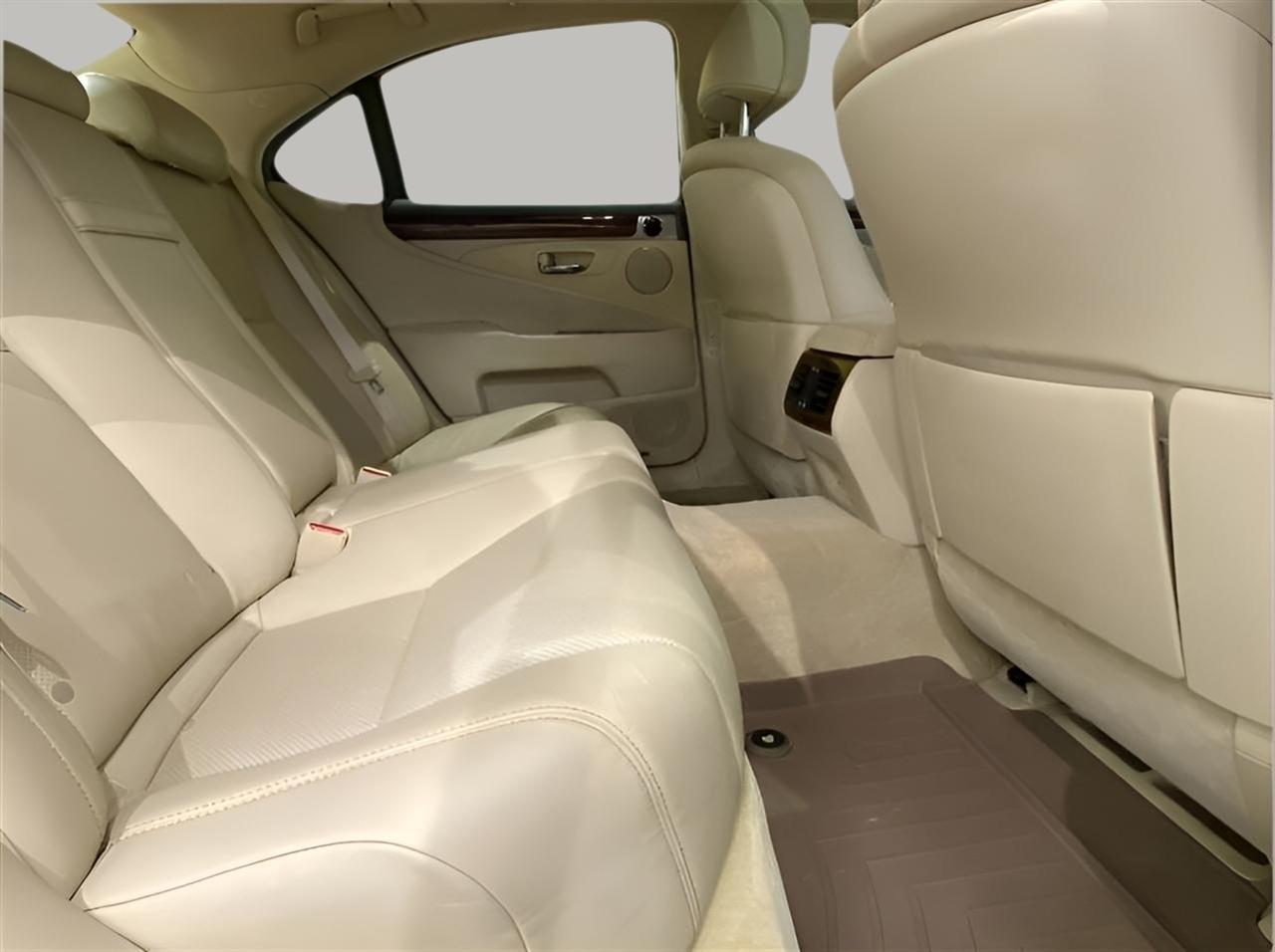 Lexus LS 460 Luxury Sedan AWD 2013