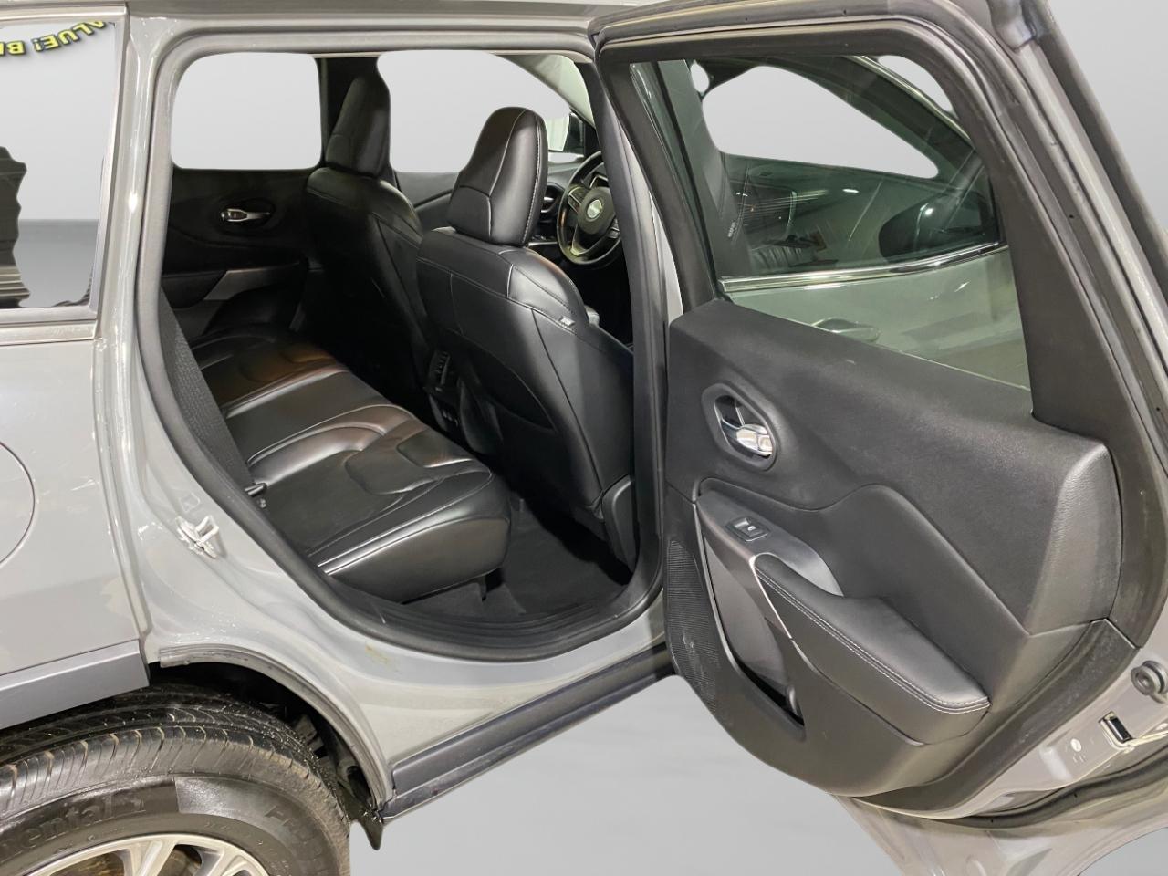 2021 Jeep Cherokee Latitude Lux - Photo 28