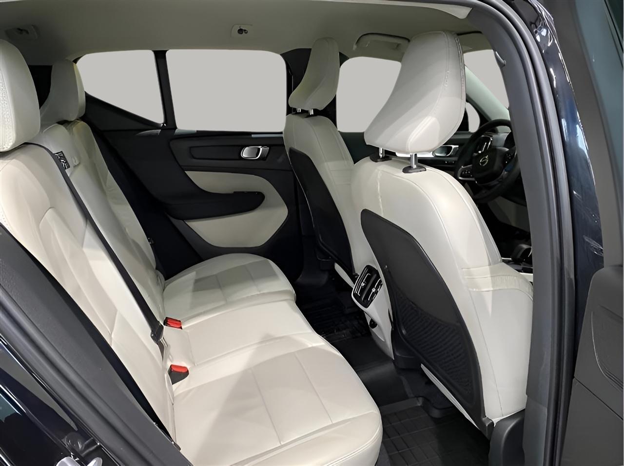 Volvo XC40 T5 Momentum AWD 2022