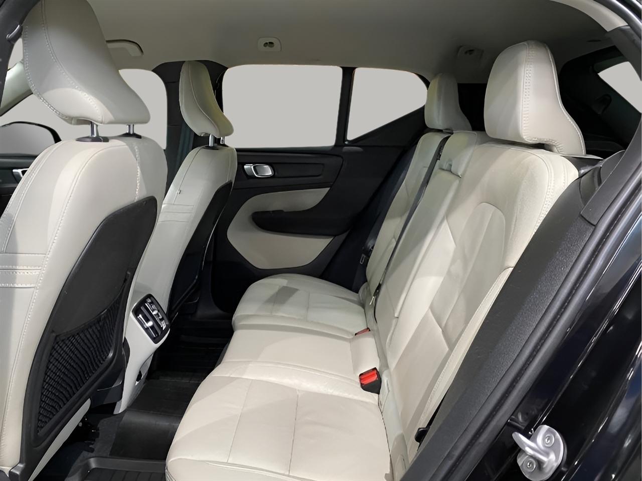 Volvo XC40 T5 Momentum AWD 2022