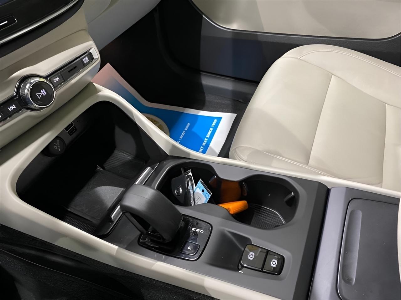 Volvo XC40 T5 Momentum AWD 2022