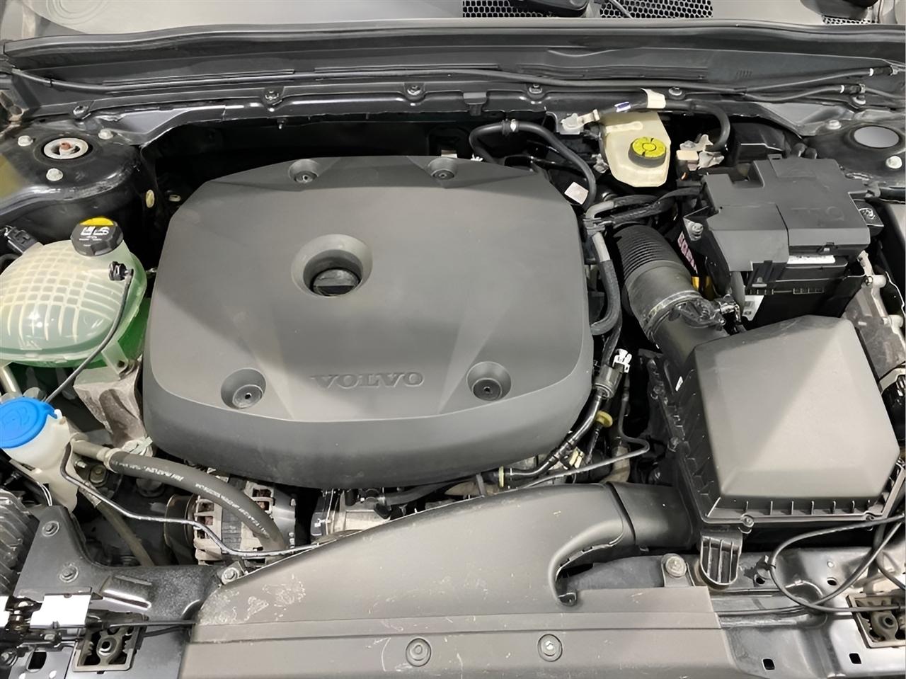 Volvo XC40 T5 Momentum AWD 2022