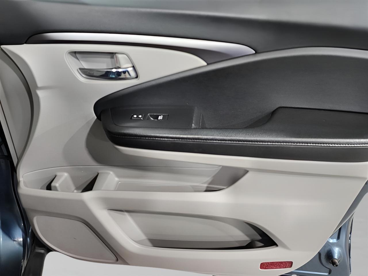 2022 Honda Pilot SE - Photo 26