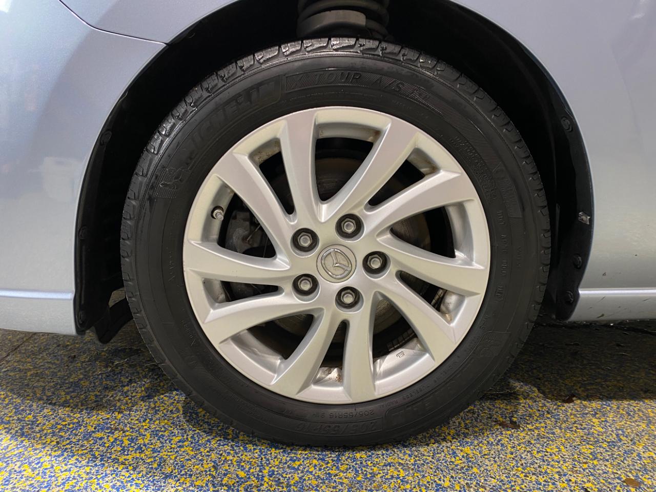 Mazda MAZDA5 Sport 2012